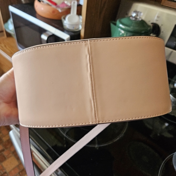 Women handbag nice leather bag but never carried it. Looks new - Picture 13 of 13